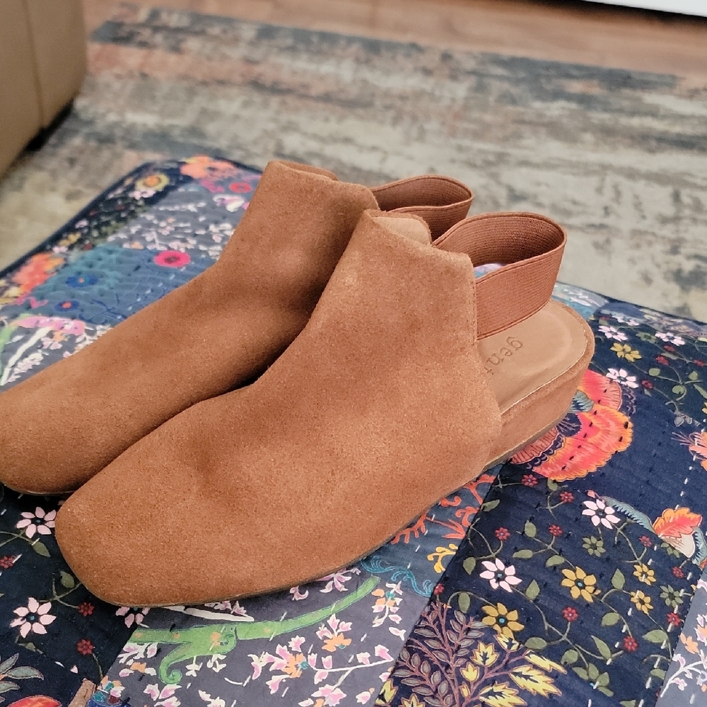 NWOT Gentle Souls Womens Slingback Suede 7.5 (38) Wedge